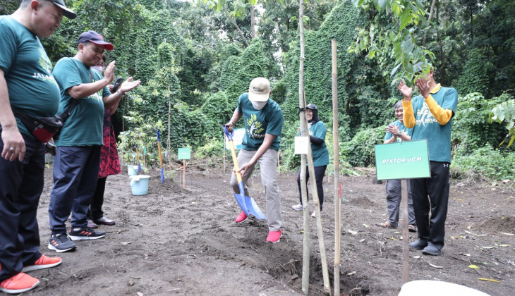 Dies Natalis UGM, 13 Pohon Ditanam di Arboretum Fahutan