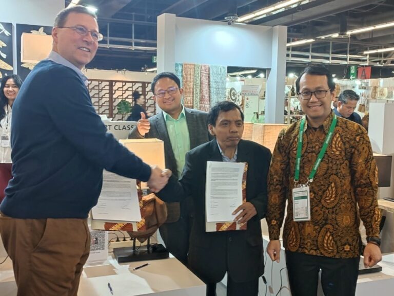 ​Perusahaan Indonesia Tawarkan Kerajinan Kayu Berlisensi FLEGT di Pameran Ambiente Jerman, Target Transaksi Luar Biasa