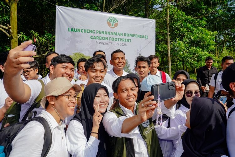 Menhut Canangkan Aksi Nyata Kurangi Jejak Karbon Lewat Penanaman Pohon di Rumpin