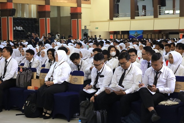 Menteri Hanif Tantang Mahasiswa Pascasarjana Hadapi Krisis Global