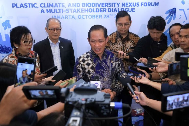 Pemerintah dan WWF-Indonesia Perkuat Kolaborasi Hadapi Triple Planetary Crisis