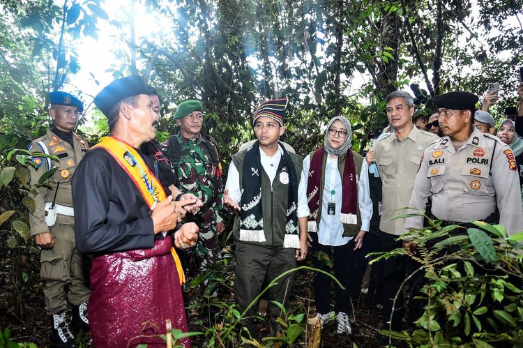 Menhut Tetapkan Hutan Adat Imbo Laghangan di Kuantan Singingi