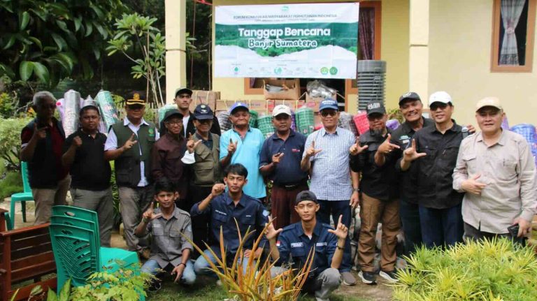Kontribusi Forum Komunikasi Masyarakat Perhutanan Indonesia di Batu Busuk Sumatera Barat