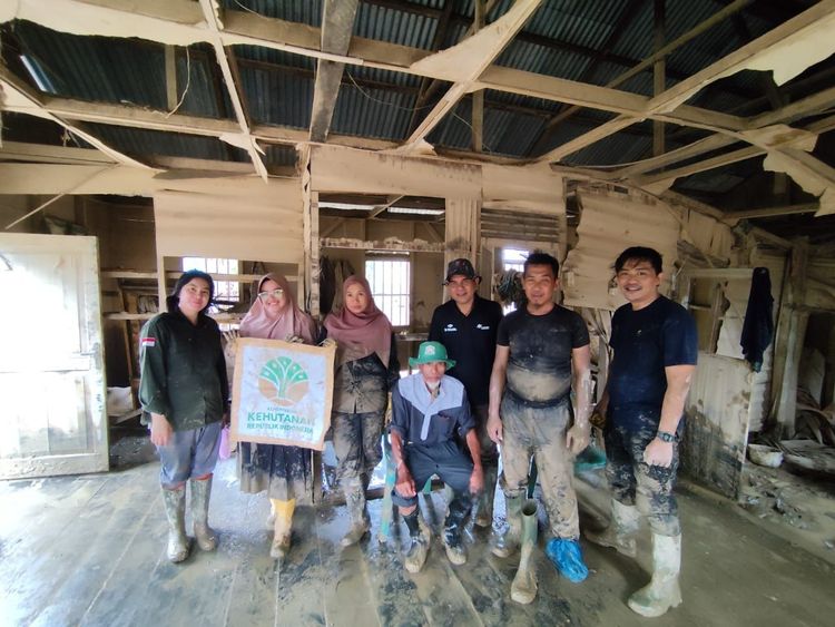 Kayu Hanyutan Pascabencana Dimanfaatkan untuk Bangun Huntara Warga