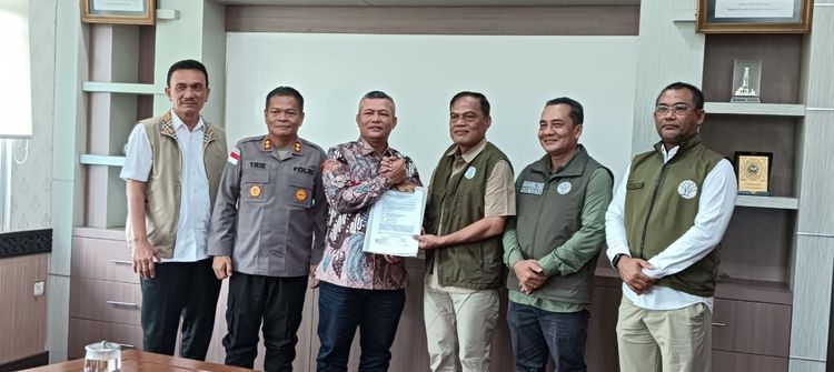 Hari ke-45 Pascabencana, Kemenhut Serahkan Kayu Hanyutan ke Pemda