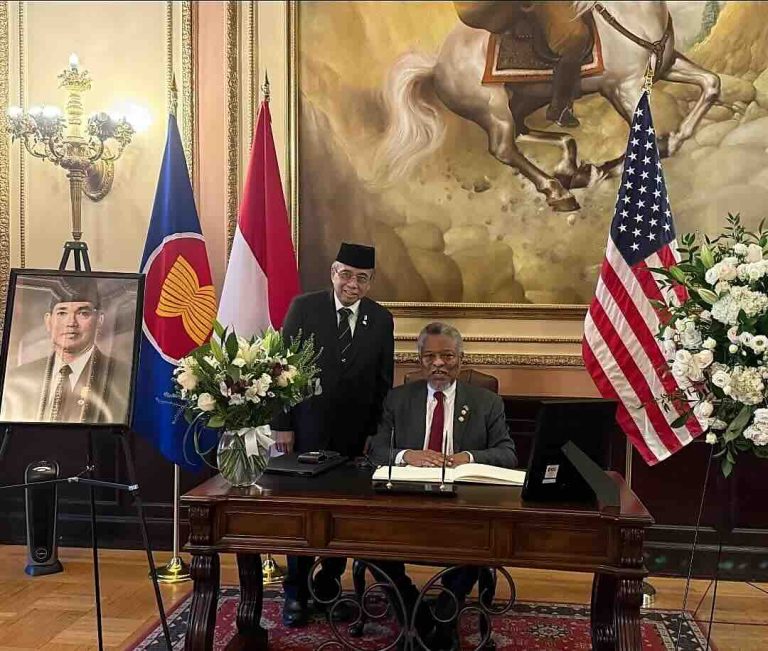 Buku Duka Cita Untuk Almarhum Try Soetrisno