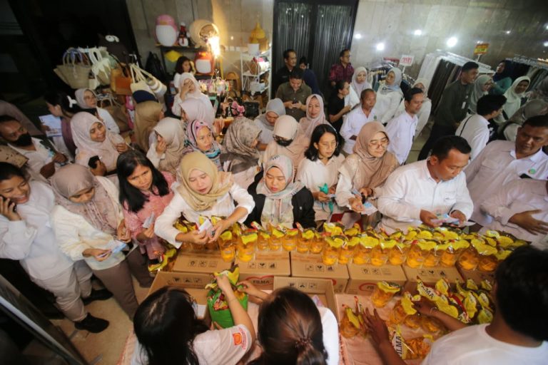 APP Group Kembali Dukung Bazar Ramadan dan Wakaf Alquran di Kementerian Kehutanan