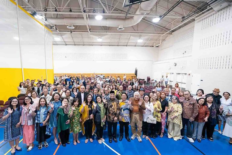 Perayaan Paskah Bersama dan Ornamen Tokoh Bima Memanggul Salib, di Gaithersburg, Maryland – AS
