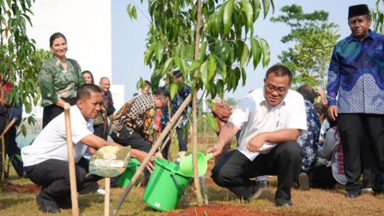 Menteri LH Ajak Publik Perkuat Aksi Lokal demi Selamatkan Keanekaragaman Hayati