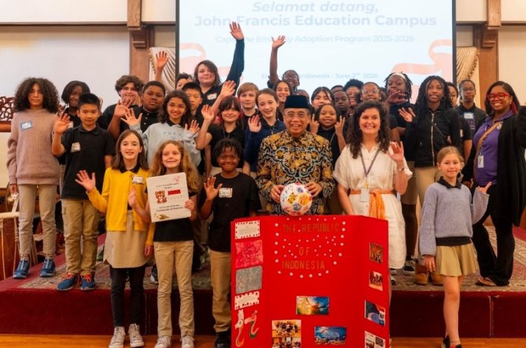 Rinjani, Komodo dan Melati: Anak Anak Amerika Mengenal Indonesia