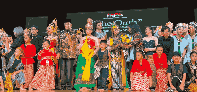 Drama Musikal “The Oath”: Sumpah Palapa Menggema Di Washington DC