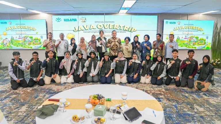 KLH Lepas 13 Pelajar Jelajahi Jawa untuk Cari Solusi Persoalan Lingkungan